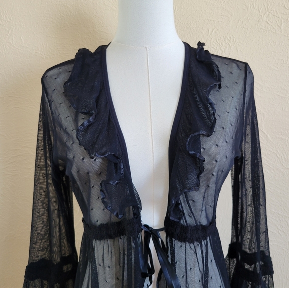 Divance | Ruffled Black Mesh Cover - Picture 2 of 9